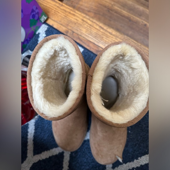 USED UGGS NEED TLC - Picture 4 of 11